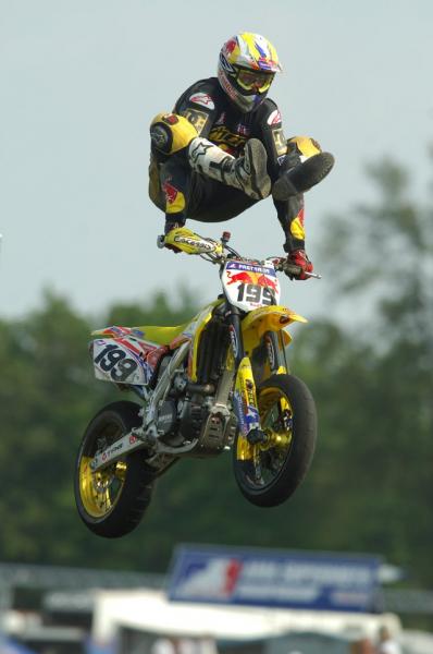 un saut en supermote